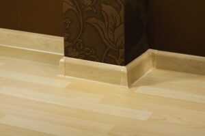 Plastová soklová lišta ARBITON LM60